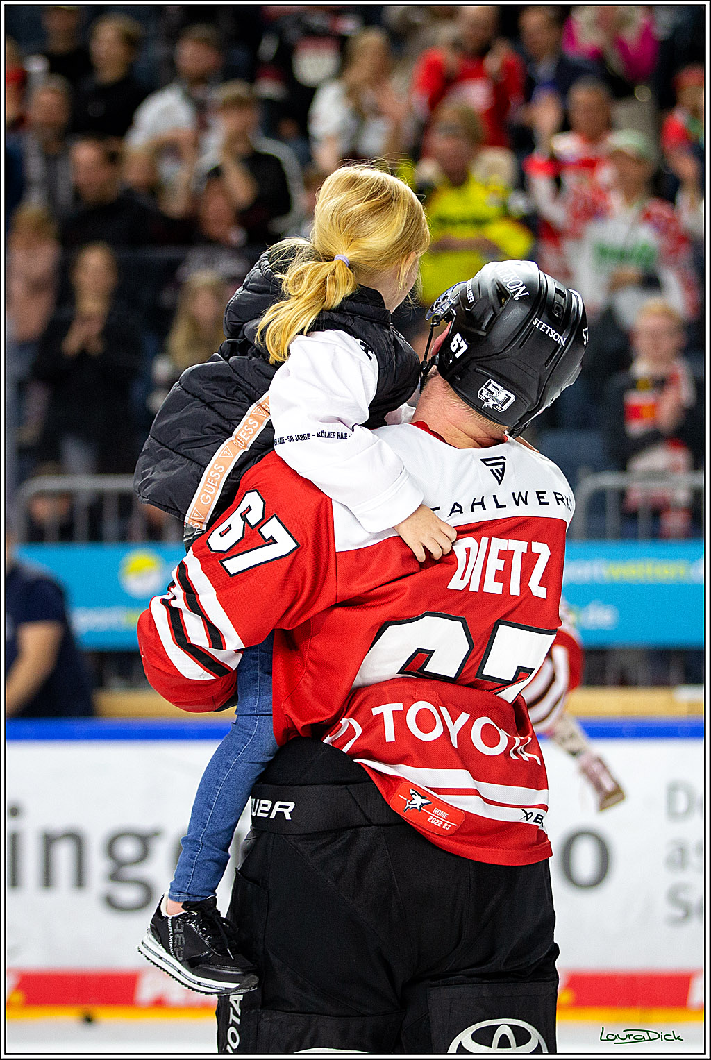PENNY DEL; Koelner Haie- Straubing Tigers; Koeln, 09.10.2022